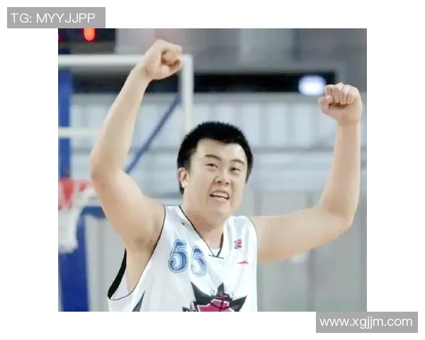 韩德君：从篮球新星到中国男篮核心的成长之路与辉煌成就分析